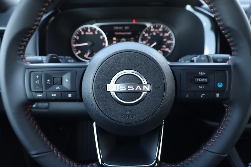 Nissan Pathfinder Vehicle Image 11