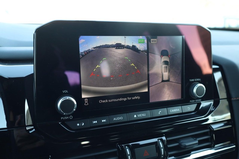 Nissan Pathfinder Vehicle Image 15