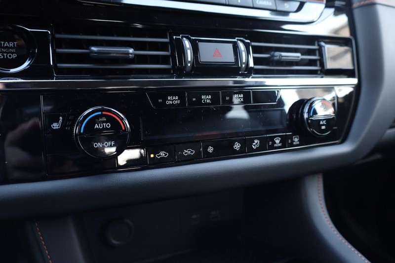 Nissan Pathfinder Vehicle Image 16