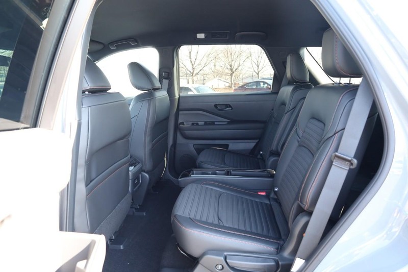 Nissan Pathfinder Vehicle Image 22