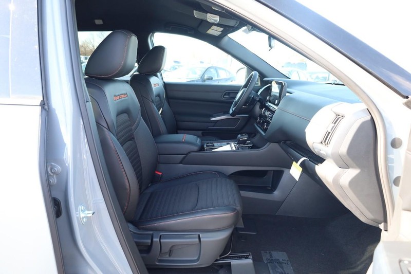 Nissan Pathfinder Vehicle Image 28