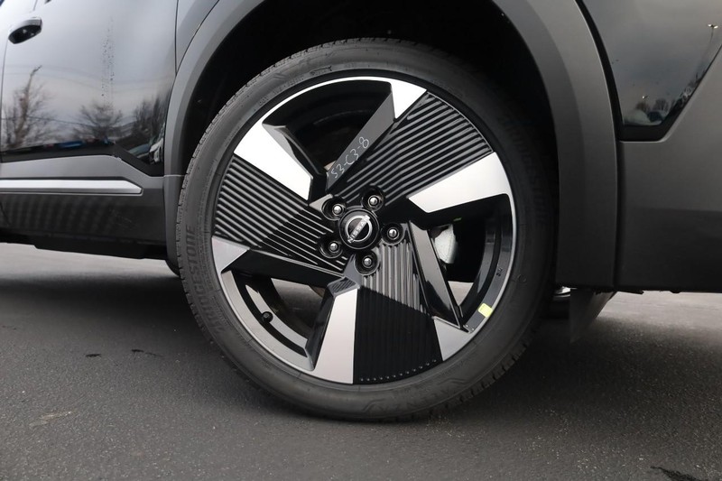 Nissan Kicks Vehicle Image 03