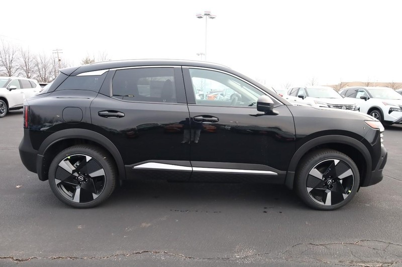Nissan Kicks Vehicle Image 05