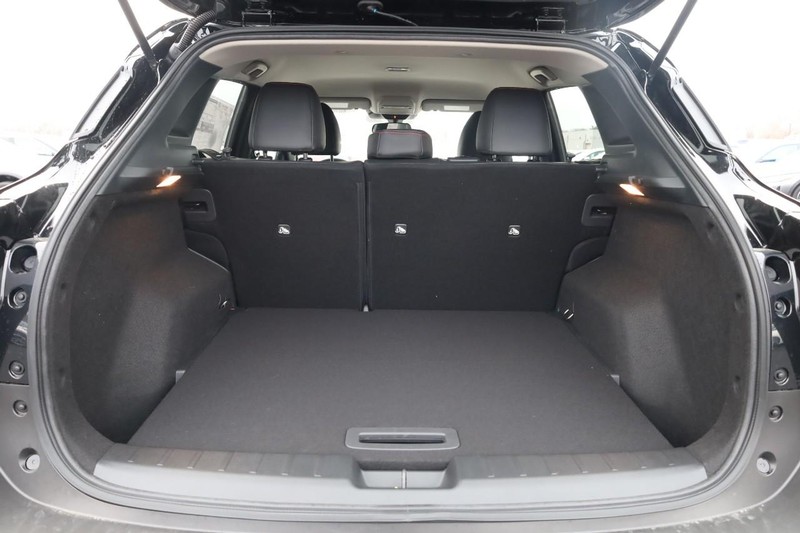 Nissan Kicks Vehicle Image 07