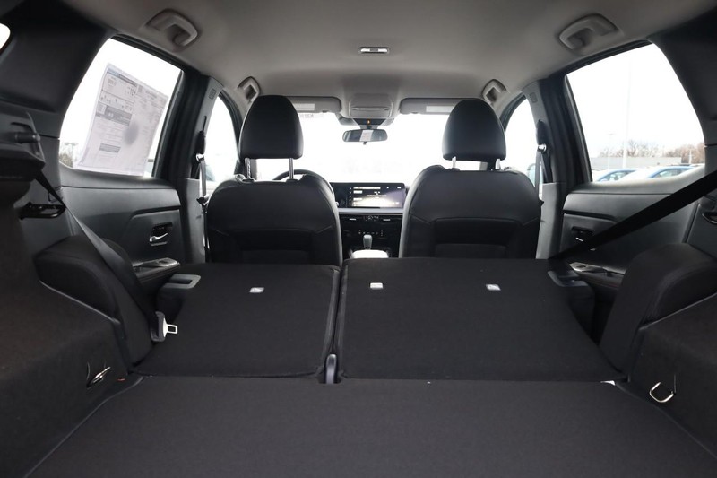 Nissan Kicks Vehicle Image 08