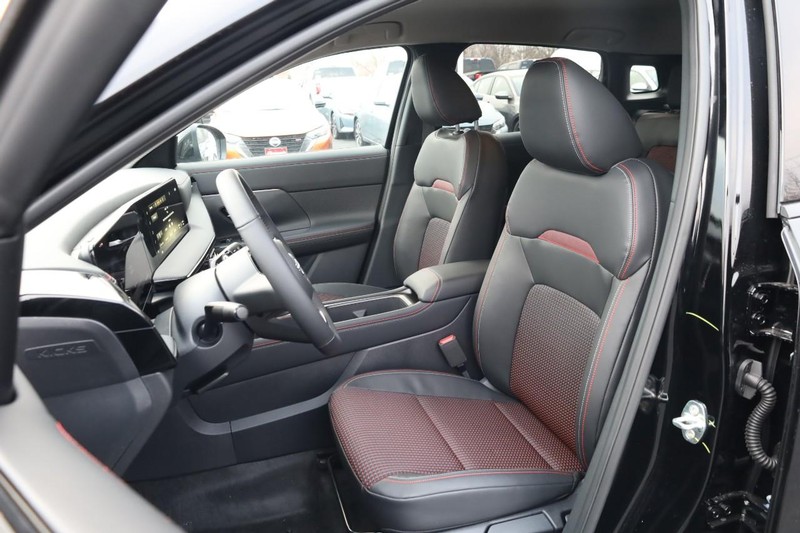 Nissan Kicks Vehicle Image 09