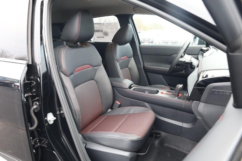 Nissan Kicks Vehicle Image 26