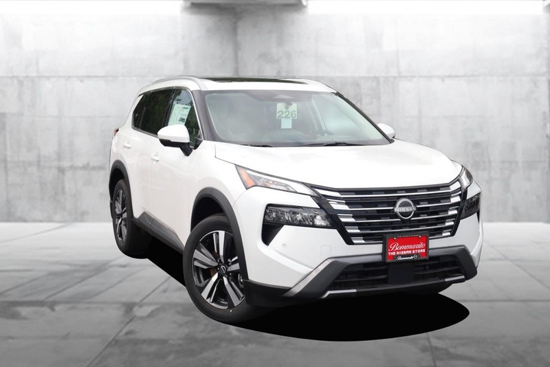 Nissan Rogue Vehicle Full-screen Gallery Image 2