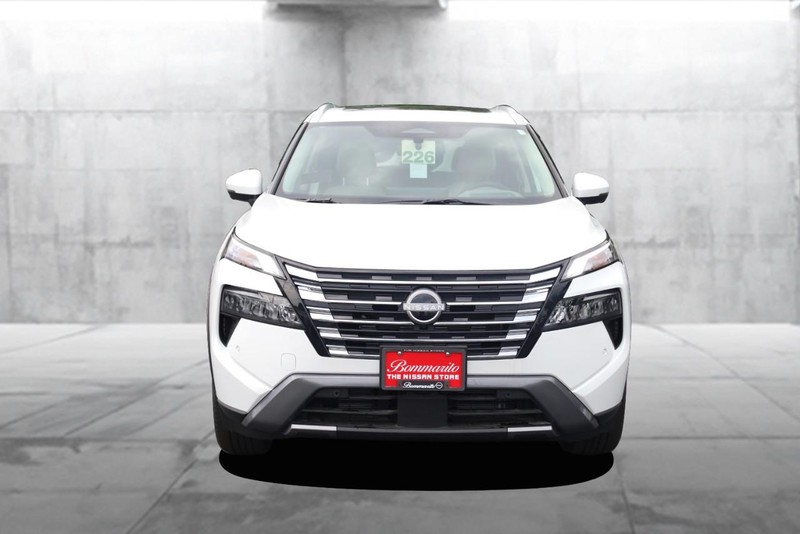 Nissan Rogue Vehicle Image 04