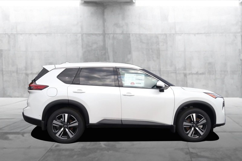 Nissan Rogue Vehicle Image 05