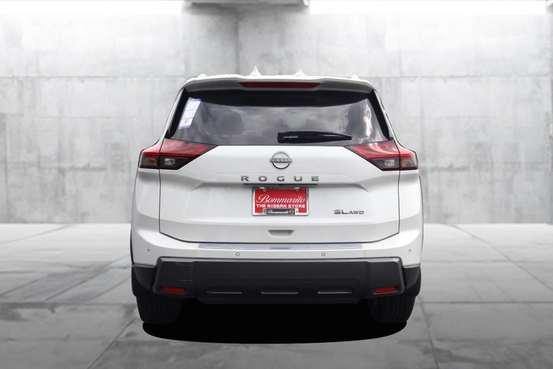 Nissan Rogue Vehicle Image 06
