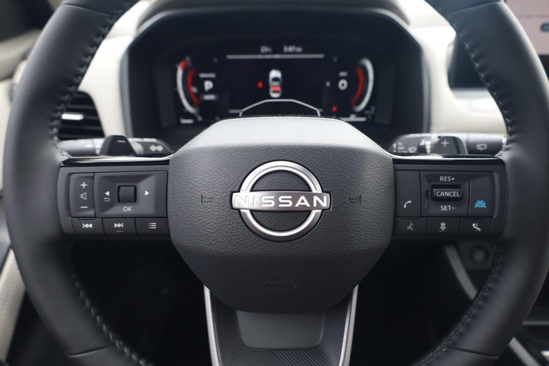 Nissan Rogue Vehicle Image 09