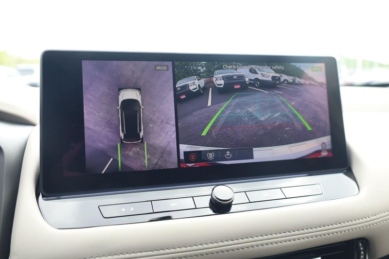 Nissan Rogue Vehicle Image 13