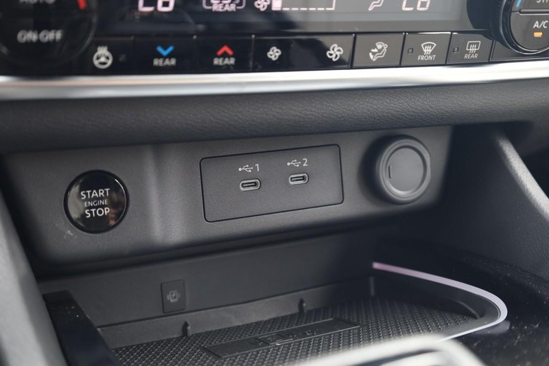Nissan Rogue Vehicle Image 15
