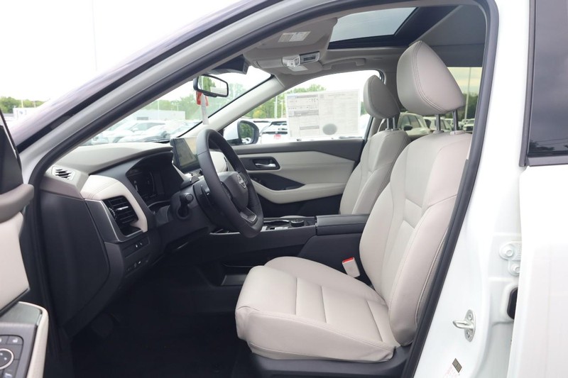 Nissan Rogue Vehicle Image 20