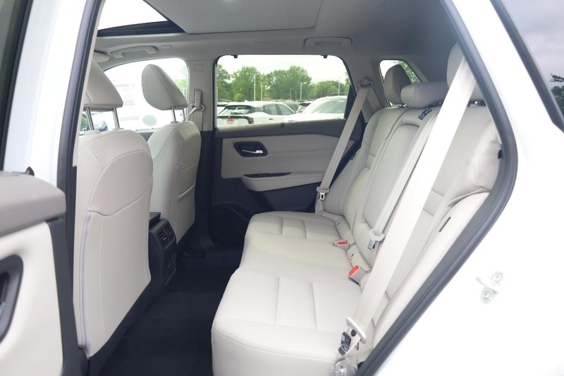 Nissan Rogue Vehicle Image 22