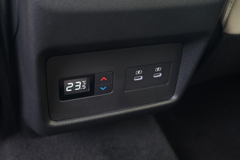 Nissan Rogue Vehicle Image 23