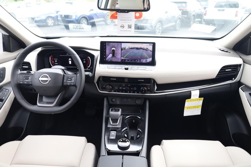 Nissan Rogue Vehicle Image 24