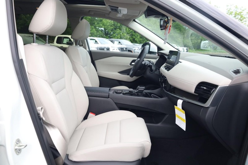Nissan Rogue Vehicle Image 26