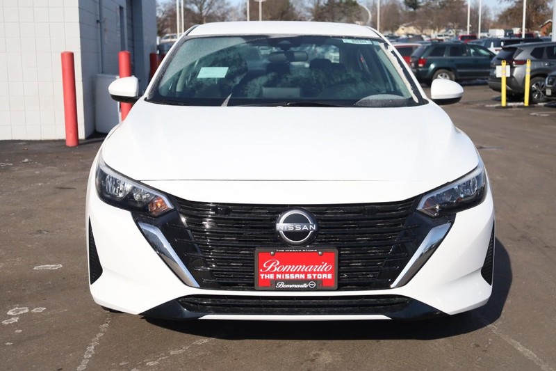 Nissan Sentra Vehicle Image 05