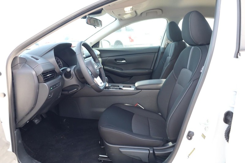 Nissan Sentra Vehicle Image 10