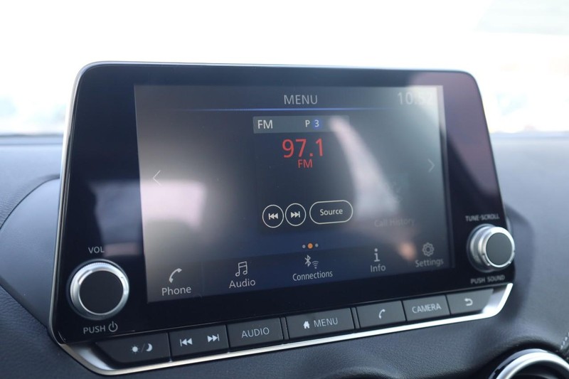 Nissan Sentra Vehicle Image 13