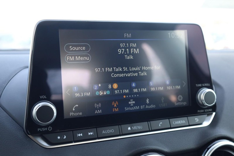 Nissan Sentra Vehicle Image 14