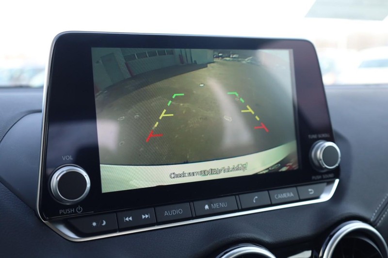 Nissan Sentra Vehicle Image 15