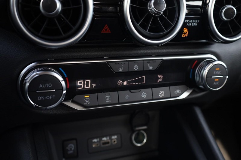 Nissan Sentra Vehicle Image 16