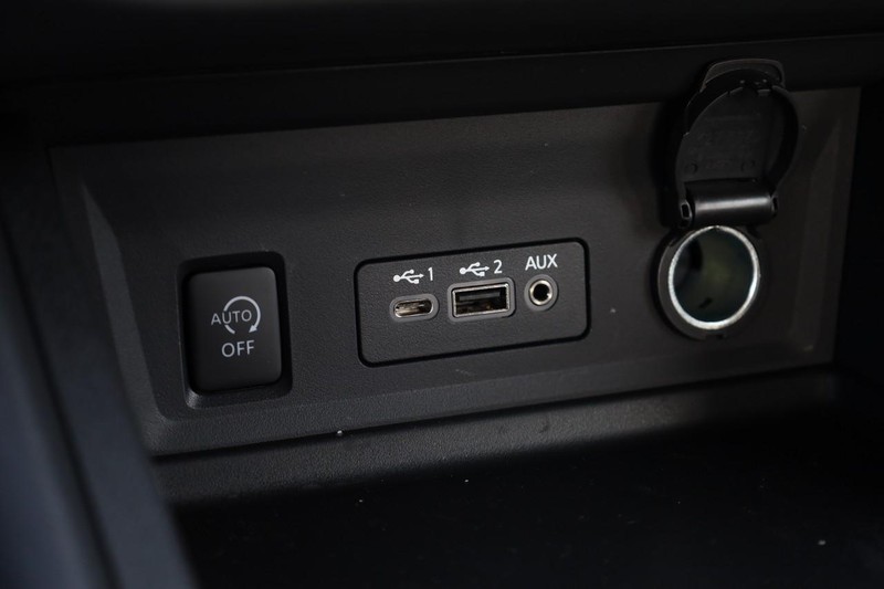 Nissan Sentra Vehicle Image 17