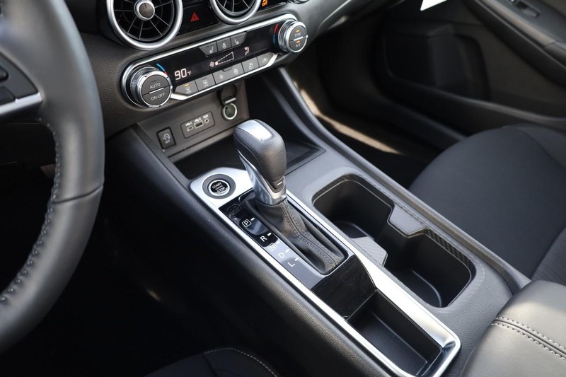 Nissan Sentra Vehicle Image 18