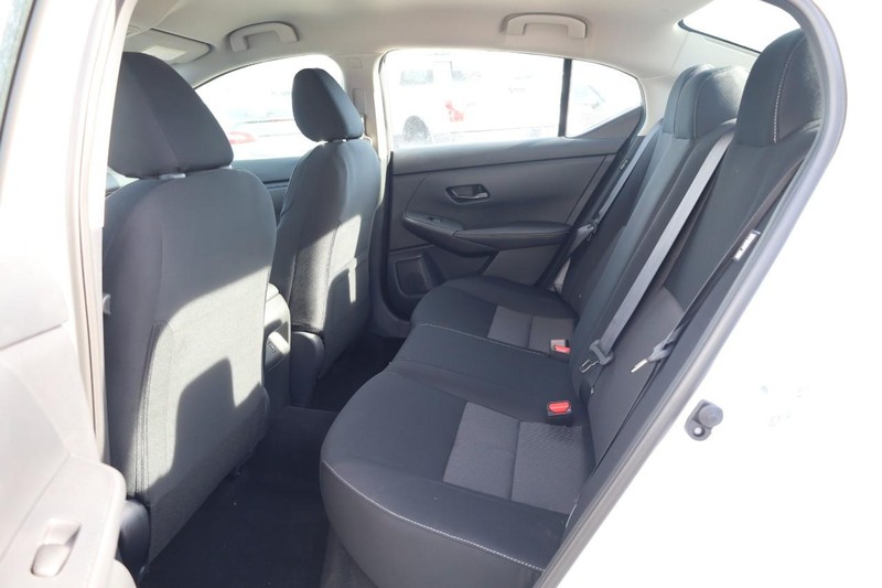Nissan Sentra Vehicle Image 21