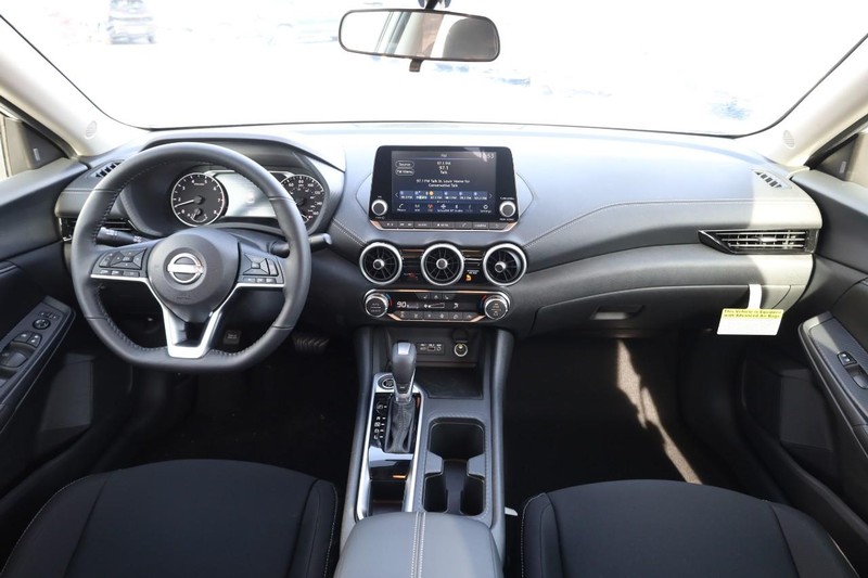 Nissan Sentra Vehicle Image 23