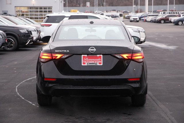 Nissan Sentra Vehicle Image 07