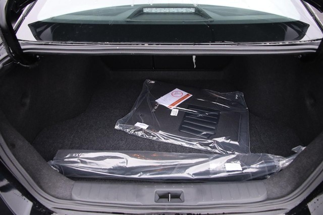 Nissan Sentra Vehicle Image 09
