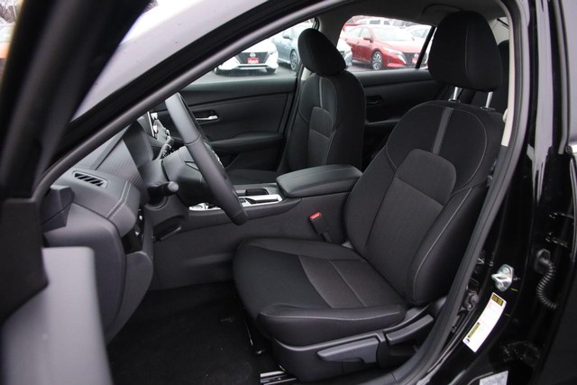 Nissan Sentra Vehicle Image 10