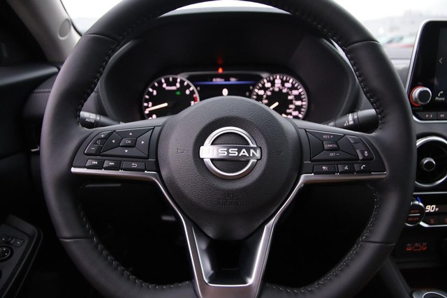 Nissan Sentra Vehicle Image 12