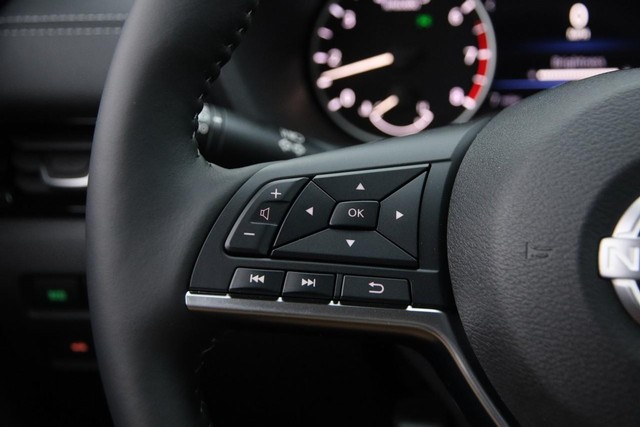 Nissan Sentra Vehicle Image 13