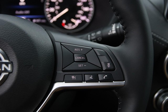 Nissan Sentra Vehicle Image 14