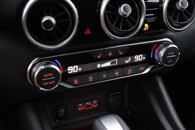 Nissan Sentra Vehicle Image 18