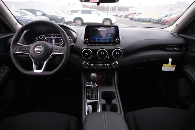 Nissan Sentra Vehicle Image 21