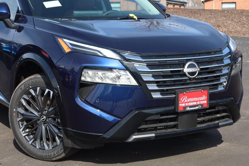Nissan Rogue Vehicle Image 03