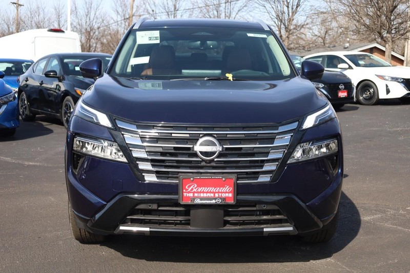 Nissan Rogue Vehicle Image 05