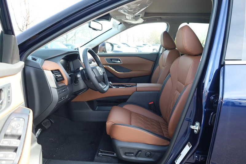 Nissan Rogue Vehicle Image 10