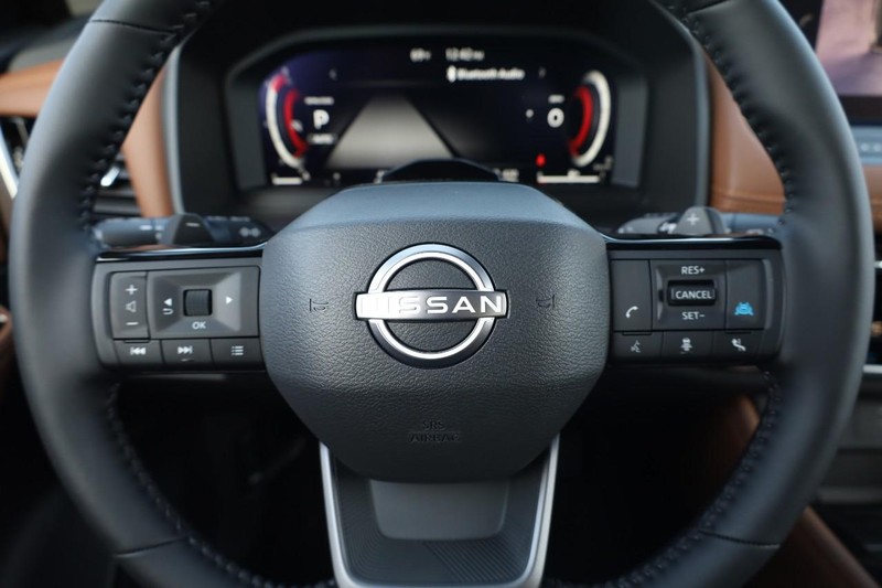Nissan Rogue Vehicle Image 11