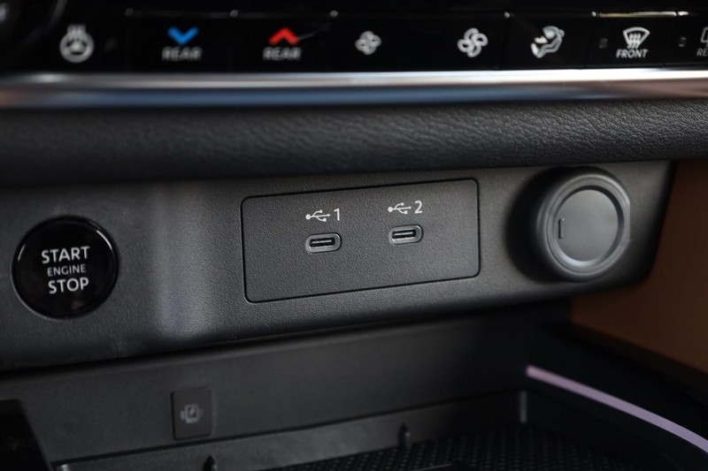 Nissan Rogue Vehicle Image 17