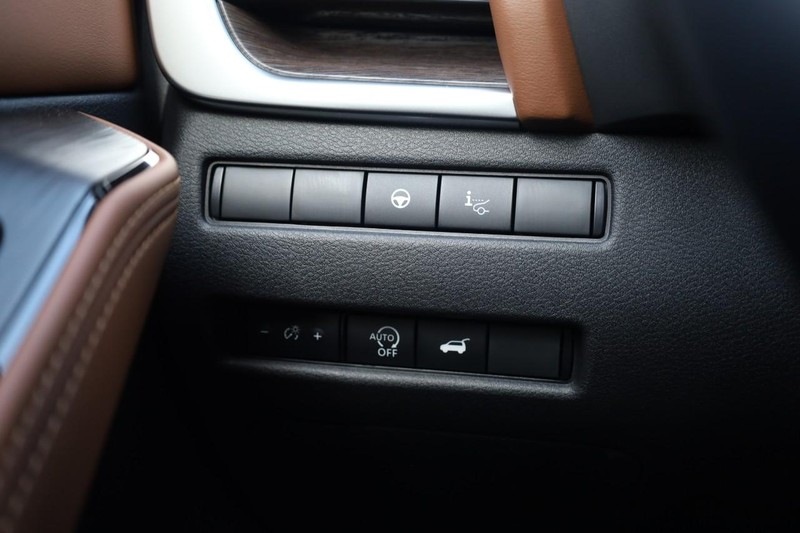 Nissan Rogue Vehicle Image 19