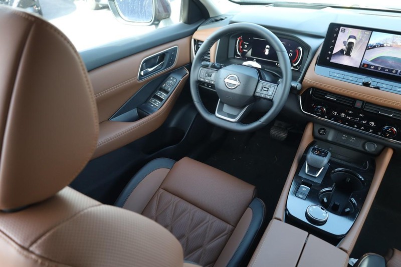 Nissan Rogue Vehicle Image 26
