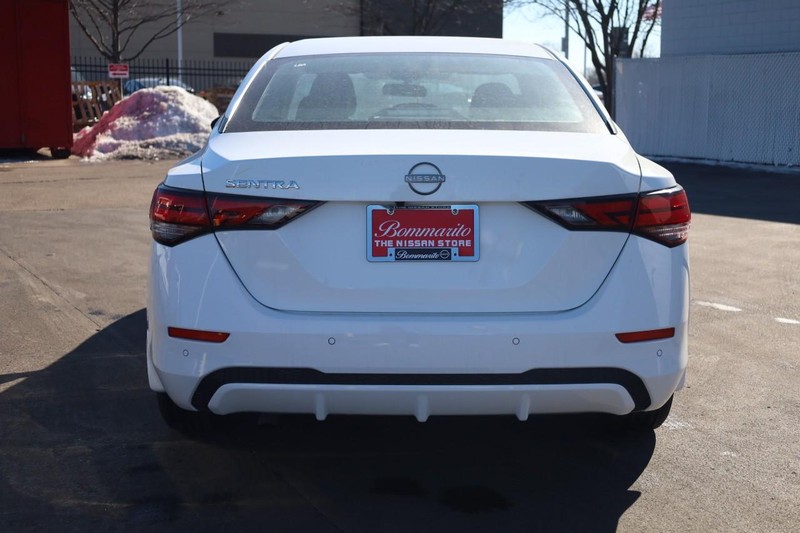 Nissan Sentra Vehicle Image 07