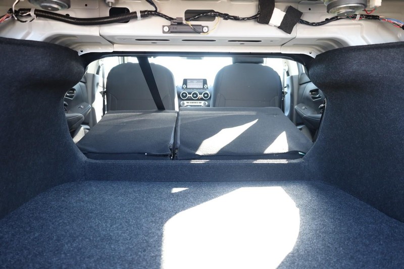 Nissan Sentra Vehicle Image 09